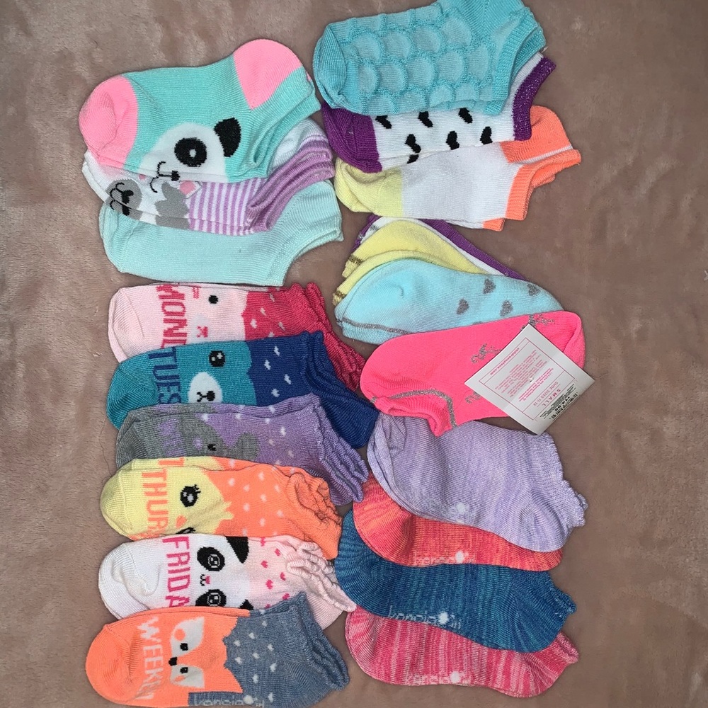 21 pairs of Girls new socks